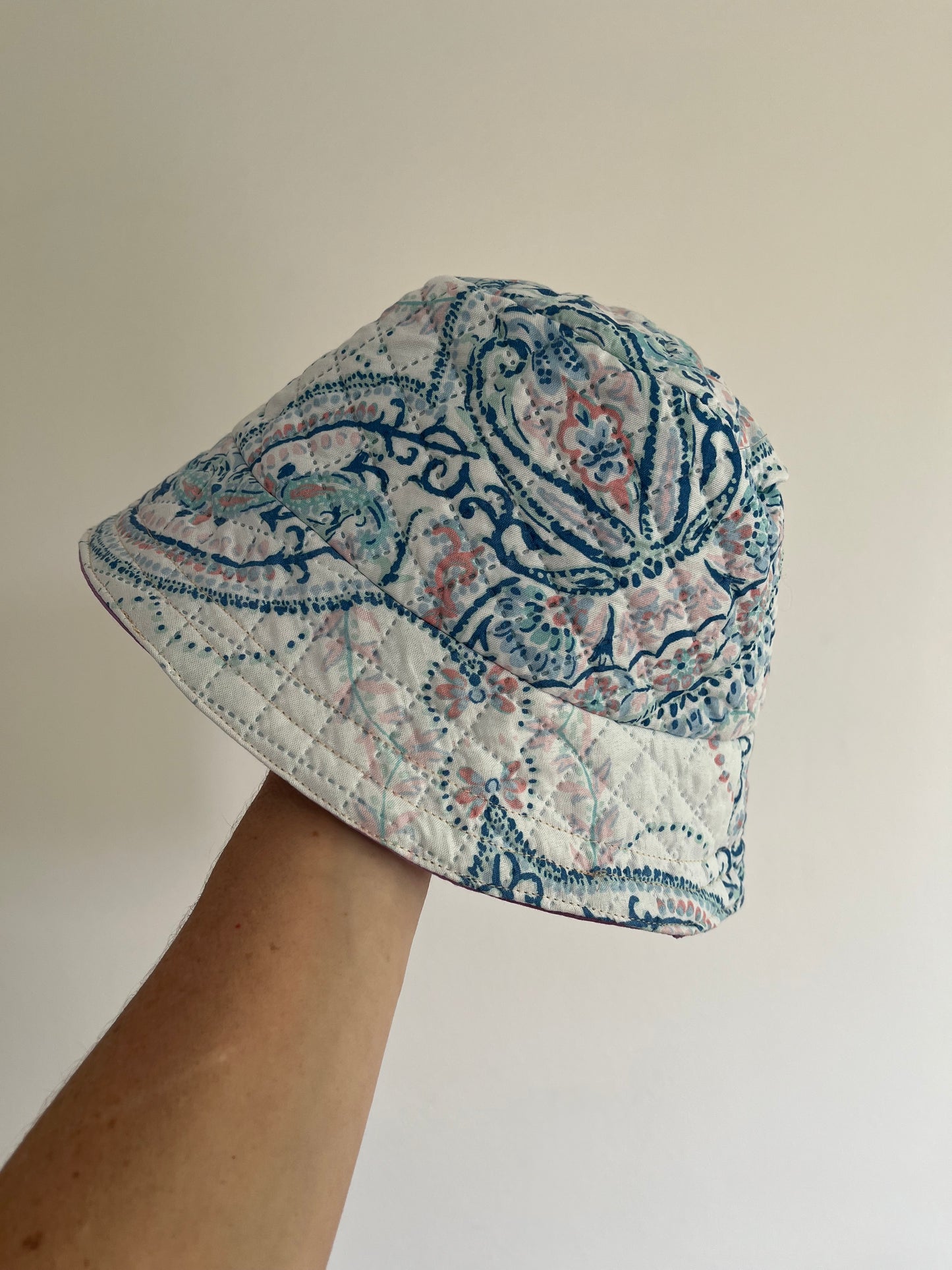 Bucket abrigado
