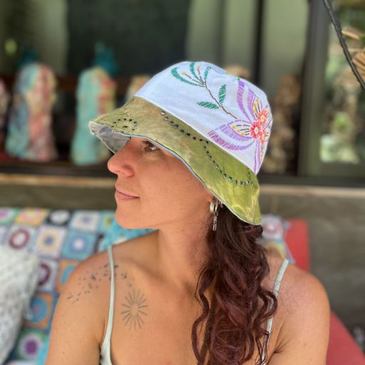 Bucket reversible