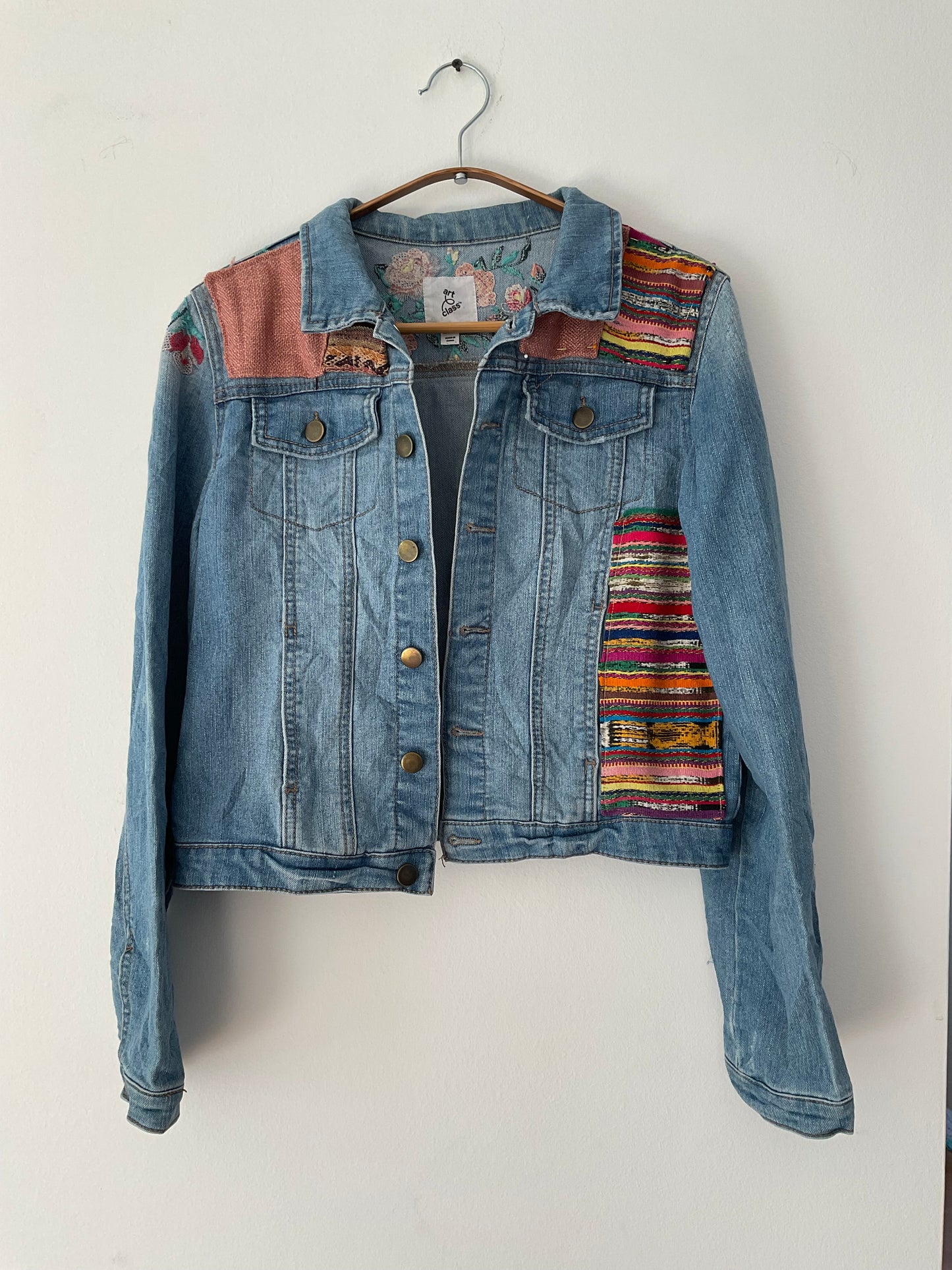 Chaqueta denim upcycled tribal