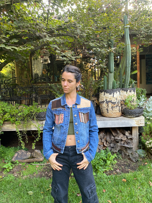 Chaqueta denim upcycled tribal