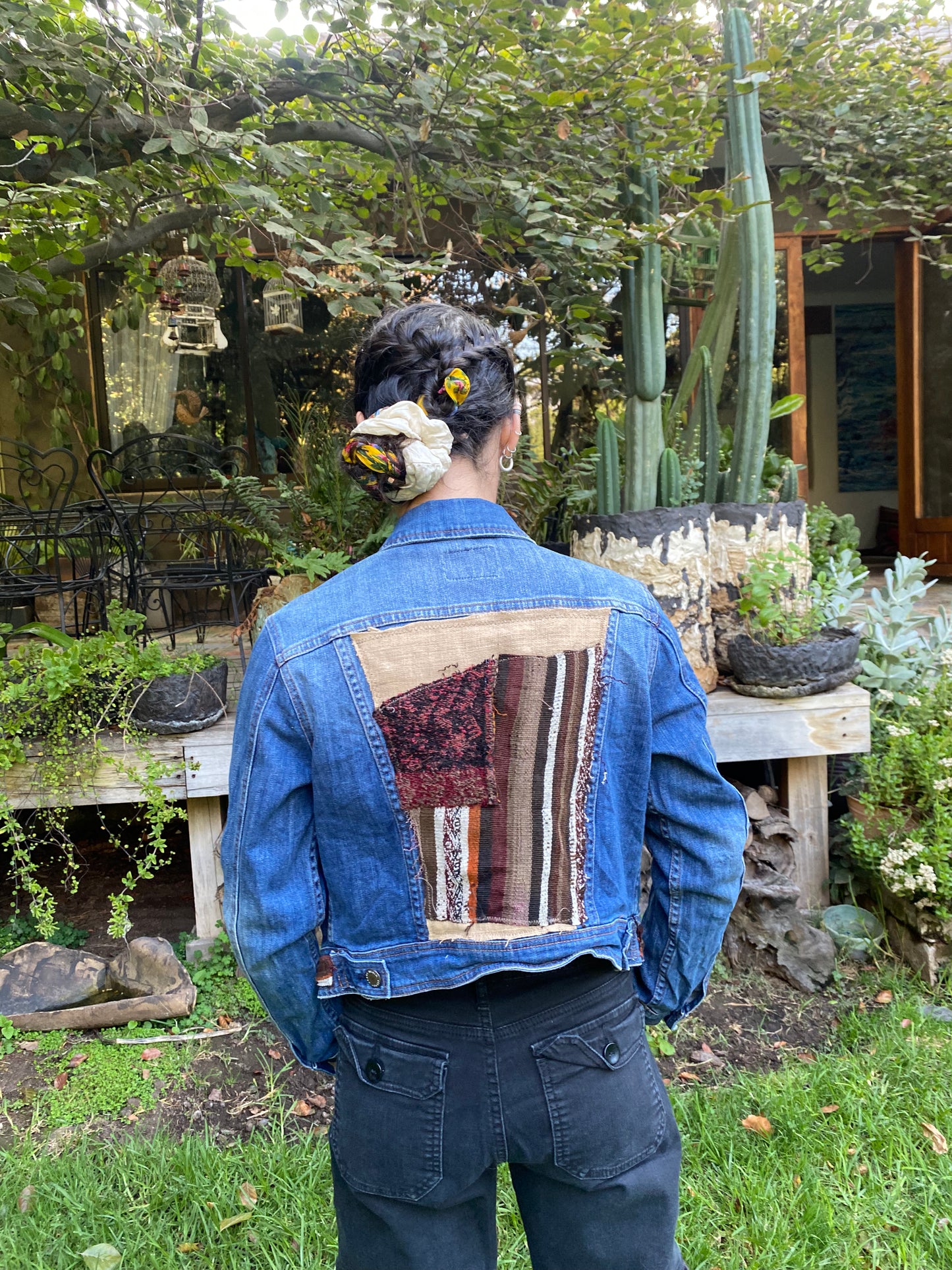 Chaqueta denim upcycled tribal